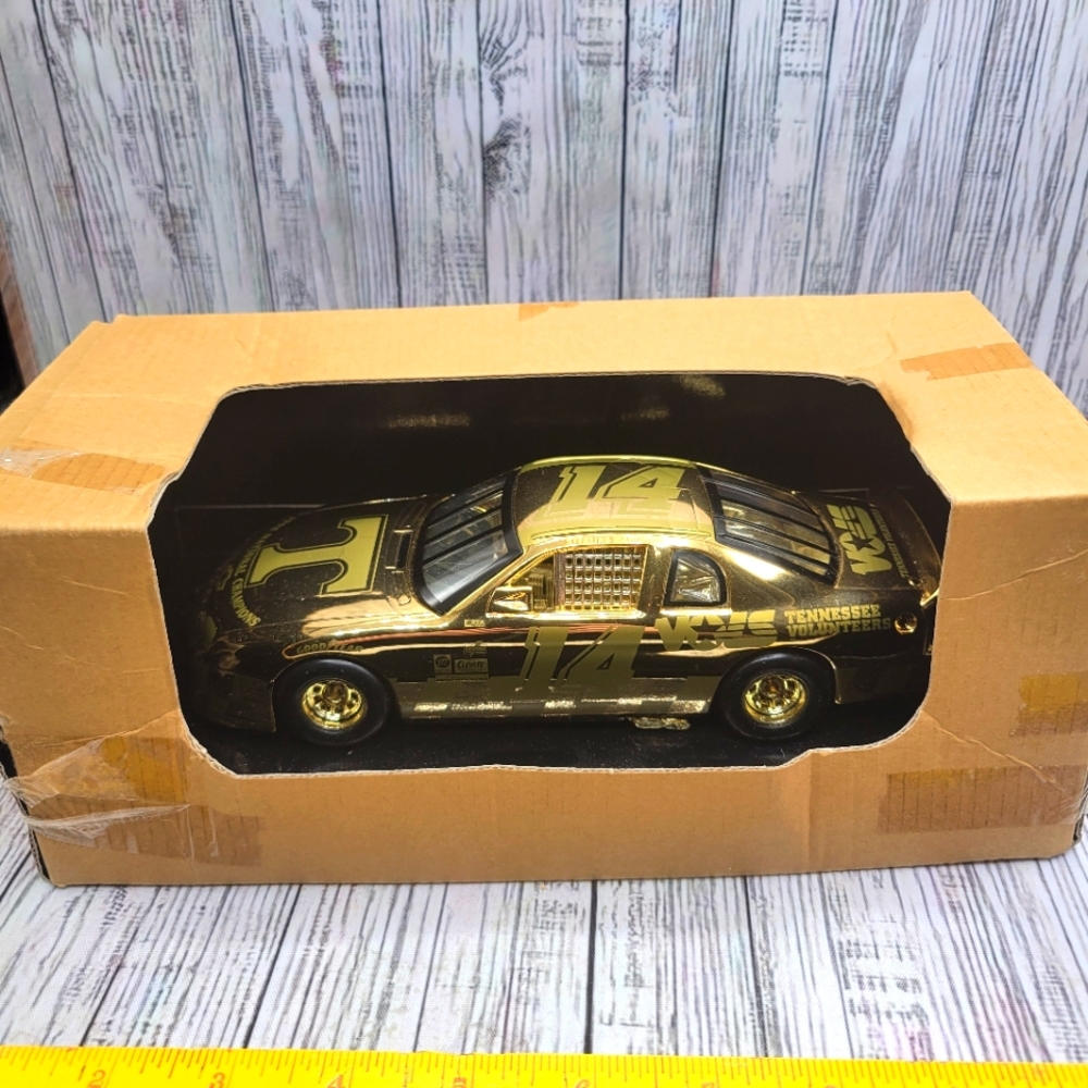 Hot Wheels 1:24 #14 Sterling Marlin Tennesse Vols gold promo